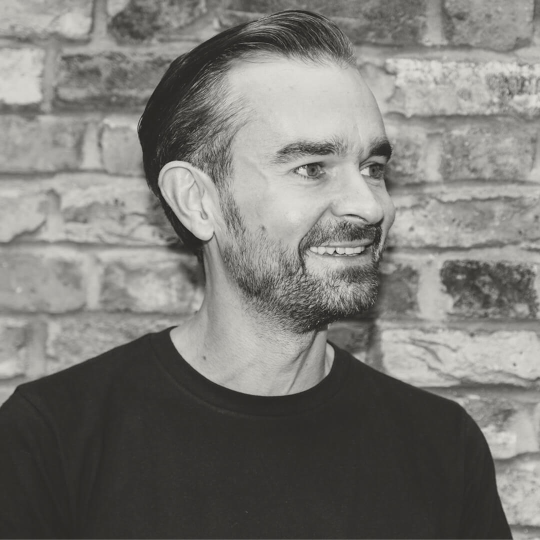 Simon Devereux Square